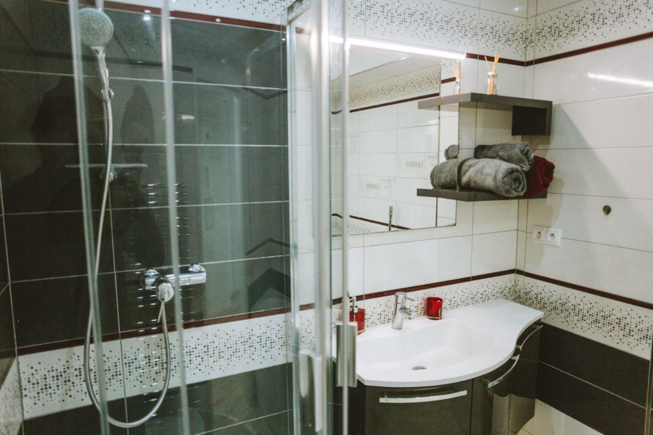 Design Apartment, The City Centre Close To The Health Spa Piest'any Esterno foto