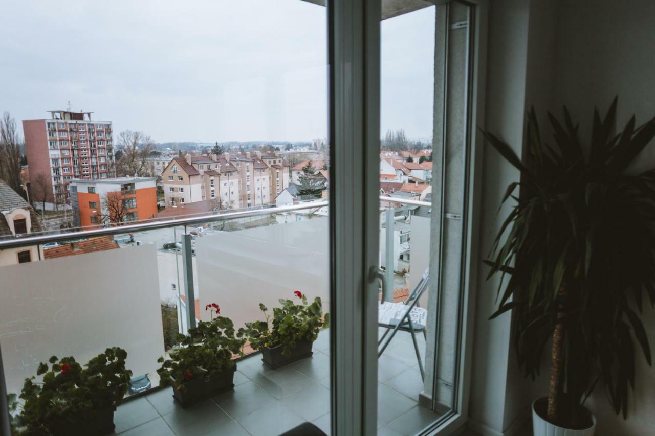 Design Apartment, The City Centre Close To The Health Spa Piest'any Esterno foto