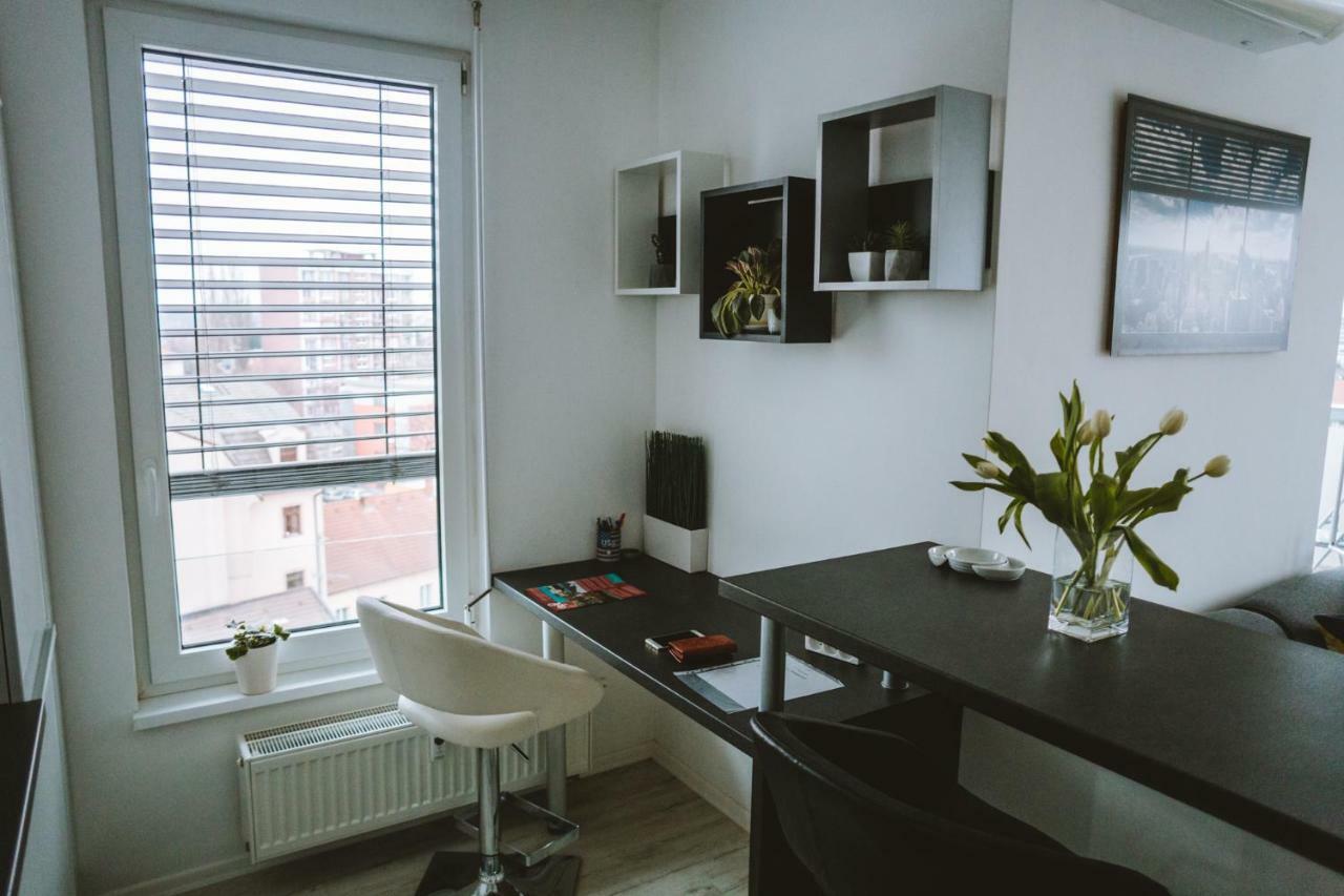 Design Apartment, The City Centre Close To The Health Spa Piest'any Esterno foto