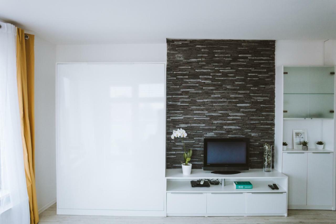 Design Apartment, The City Centre Close To The Health Spa Piest'any Esterno foto