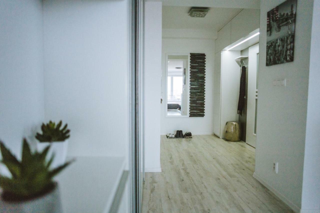 Design Apartment, The City Centre Close To The Health Spa Piest'any Esterno foto