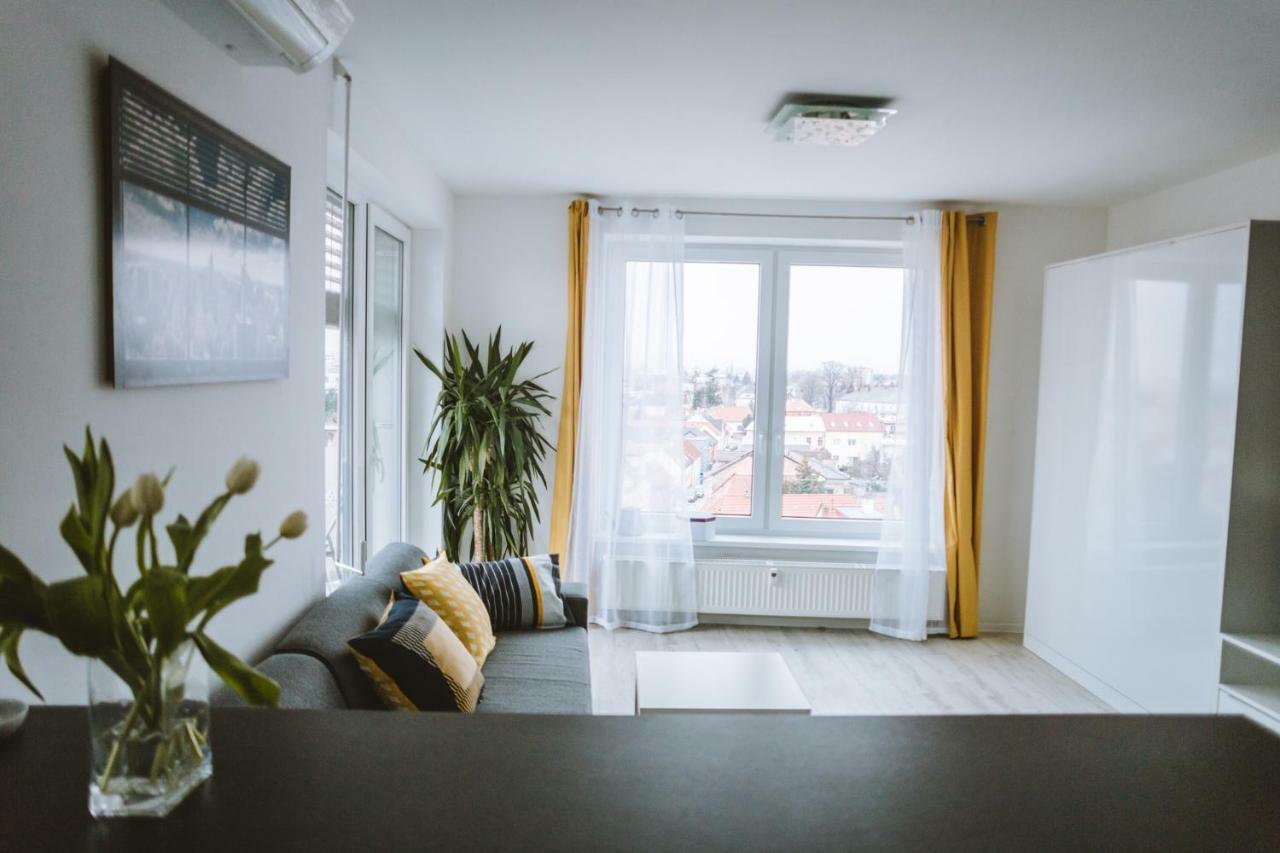 Design Apartment, The City Centre Close To The Health Spa Piest'any Esterno foto